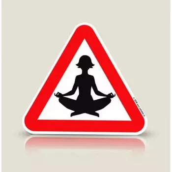 Наклейка на автомобиль Йогиня