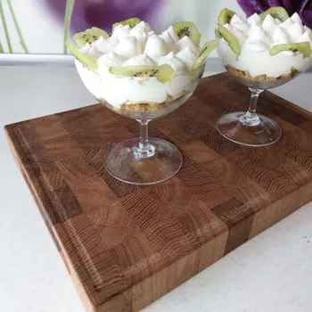 Торцевая сервировочная доска из дуба 36 х 4 х 26 см.