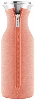 Графин Eva Solo Fridge в неопреновом чехле 1 л персиковый