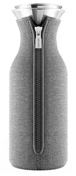 Графин Eva Solo Fridge в неопреновом чехле 1 л темно-серый