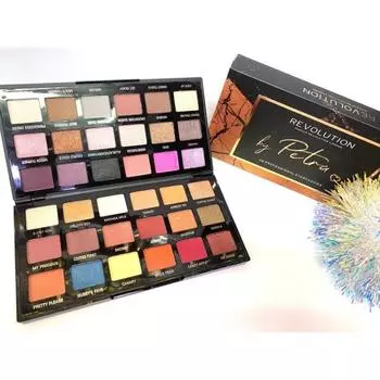 Палетка теней Revolution by Petra