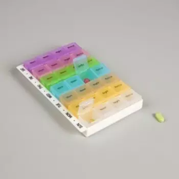 Таблетница-органайзер - Неделька, английские буквы, утро-день-вечер-ночь, 7 контейнеров по 4 секции