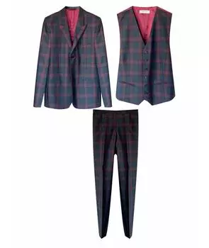 Костюм-тройка