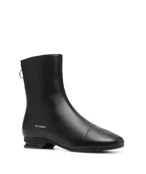 Низкие ботинки