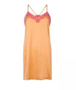 Пижамы и сорочки