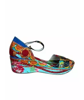 Сандалии и шлепанцы