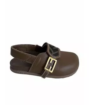 Сандалии и шлепанцы