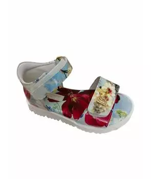 Сандалии и шлепанцы