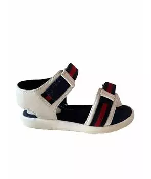 Сандалии и шлепанцы