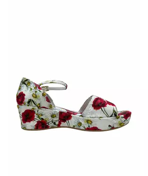 Сандалии и шлепанцы