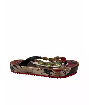 Сандалии и шлепанцы