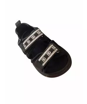 Сандалии и шлепанцы