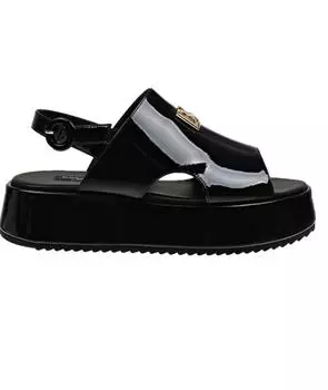 Сандалии и шлепанцы