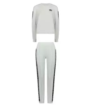 Спортивные костюмы