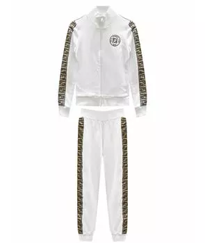 Спортивные костюмы