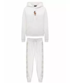 Спортивные костюмы