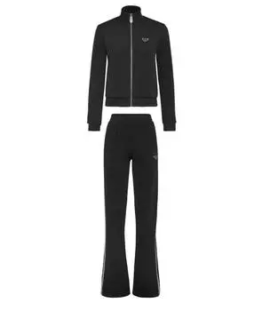 Спортивные костюмы