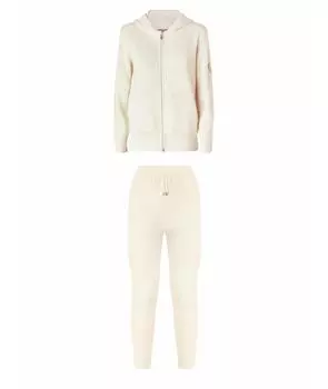 Спортивные костюмы