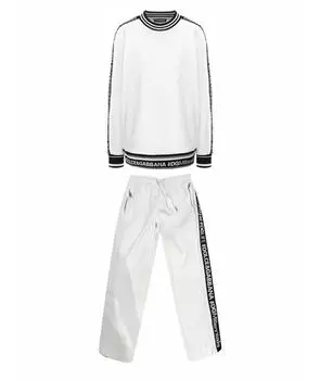 Спортивные костюмы