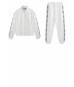 Спортивные костюмы