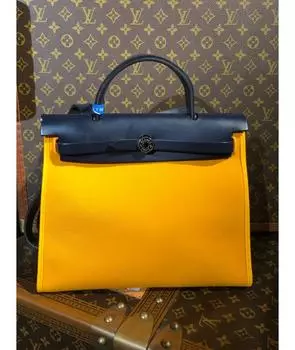 Сумка с короткими ручками