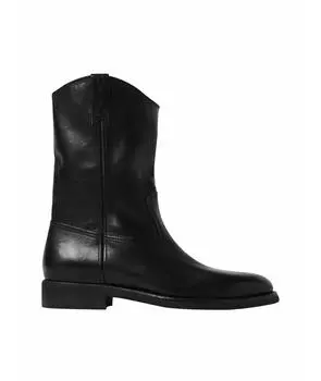 Высокие ботинки