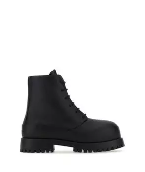 Высокие ботинки