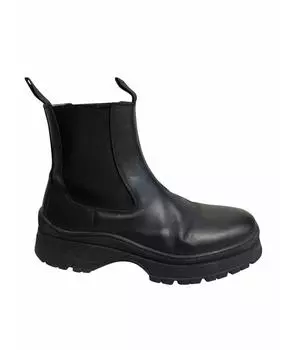 Высокие ботинки