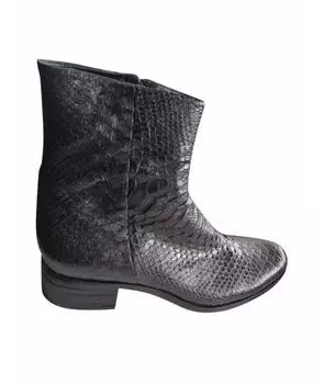 Высокие ботинки