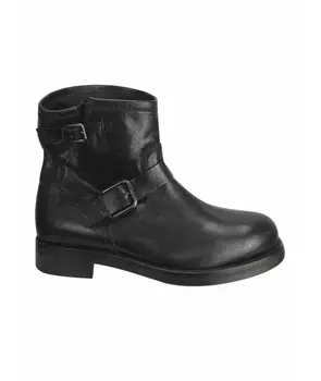 Высокие ботинки