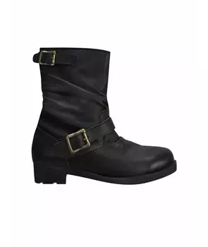 Высокие ботинки