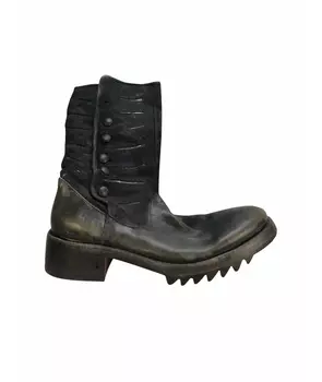 Высокие ботинки