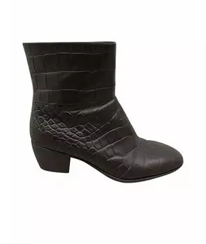 Высокие ботинки