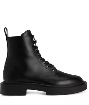 Высокие ботинки