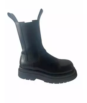 Высокие ботинки