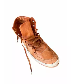 Высокие ботинки