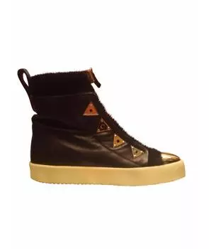 Высокие ботинки