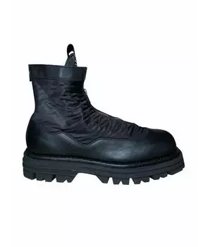 Высокие ботинки