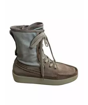 Высокие ботинки