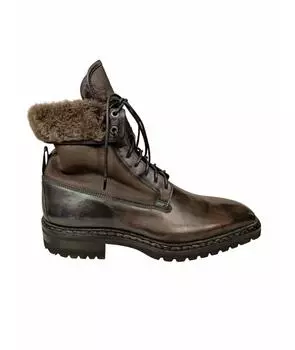 Высокие ботинки