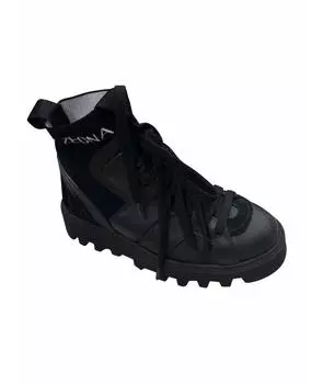 Высокие ботинки