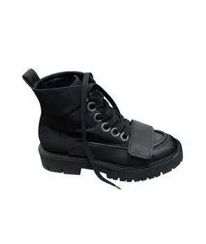 Высокие ботинки