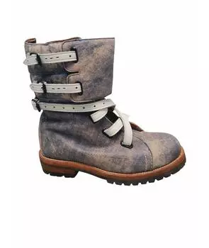 Высокие ботинки