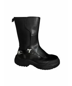 Высокие ботинки