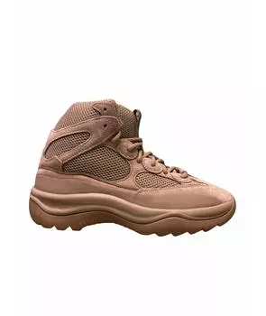 Высокие ботинки