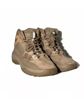 Высокие ботинки