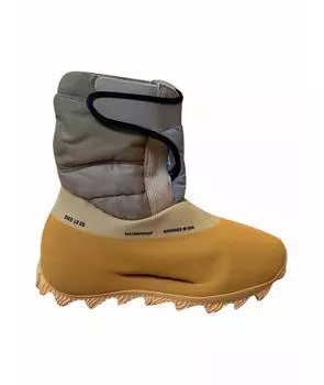 Высокие ботинки