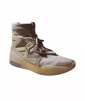 Высокие кроссовки / кеды