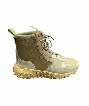 Высокие кроссовки / кеды