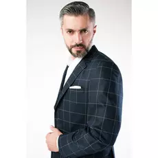 Мужской костюм в клетку черный